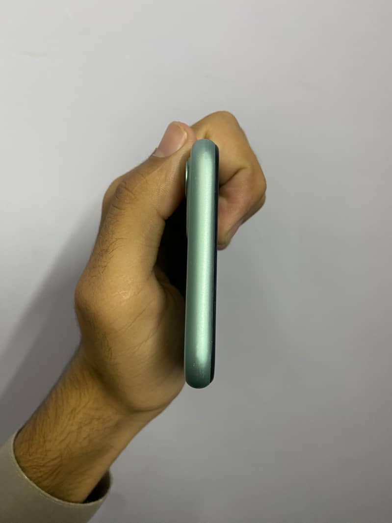 Apple iPhone 11 3