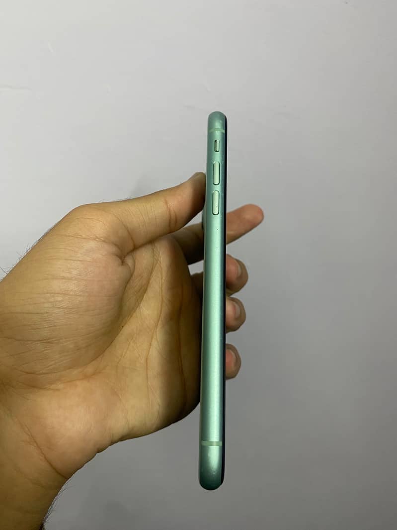Apple iPhone 11 4