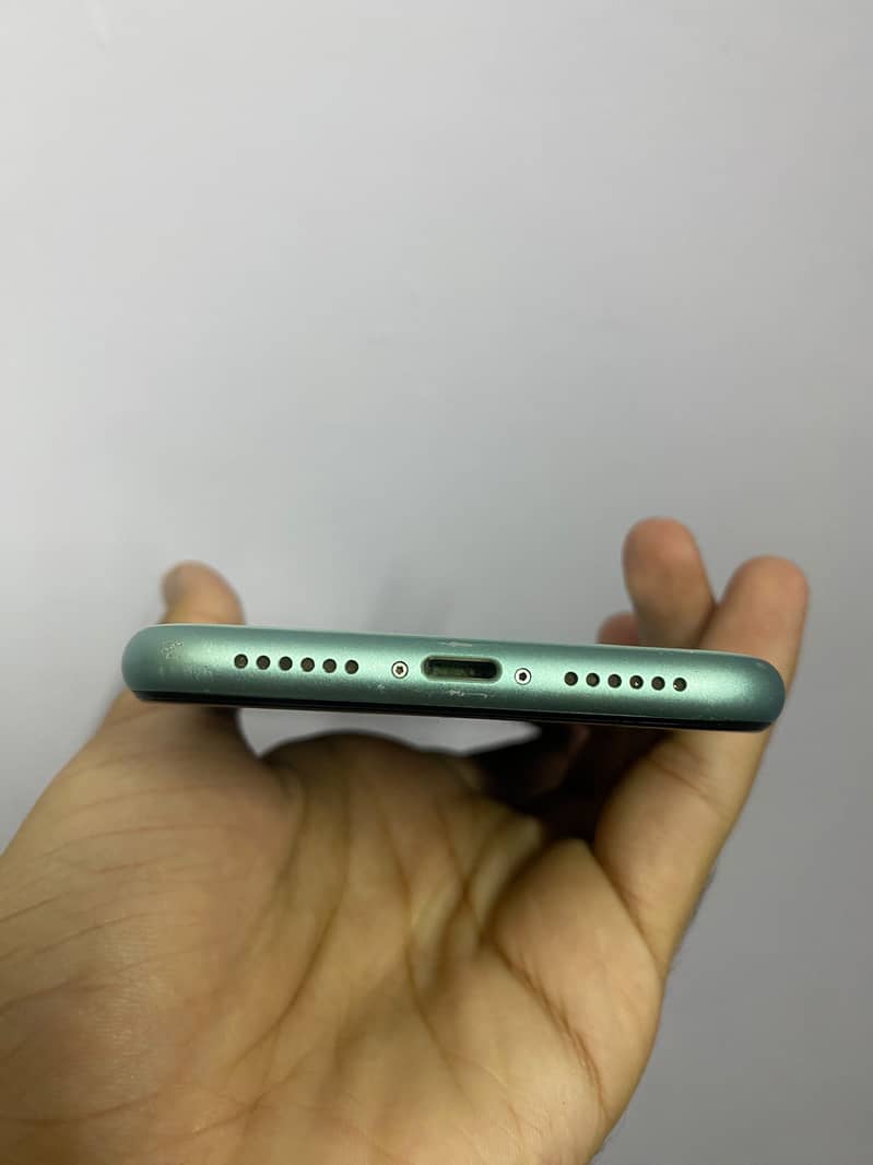 Apple iPhone 11 7