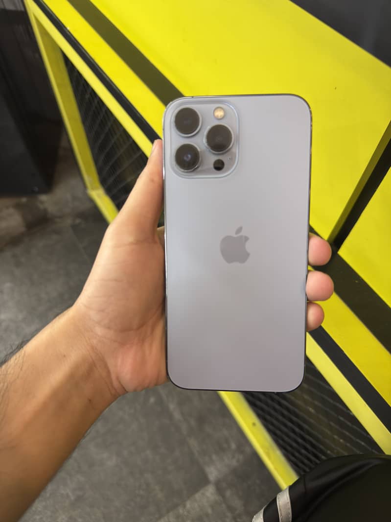 Apple iPhone 13 Pro Max 1