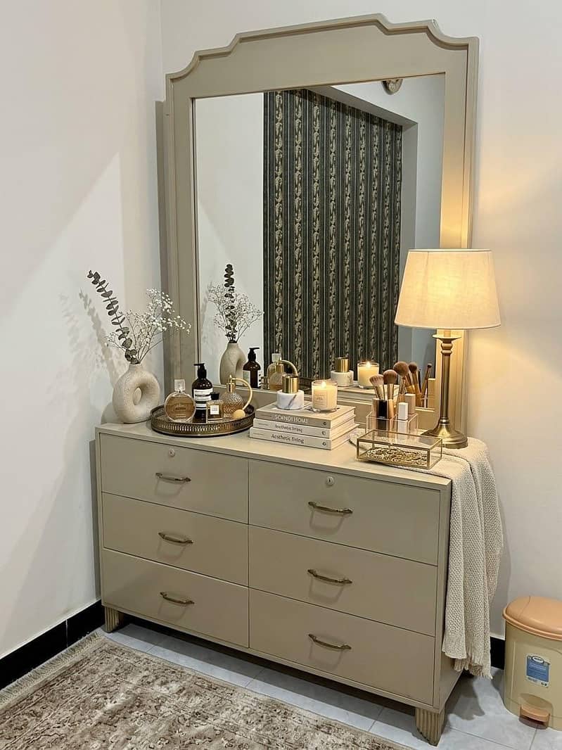 bed with 2 side tables and dressing table 0