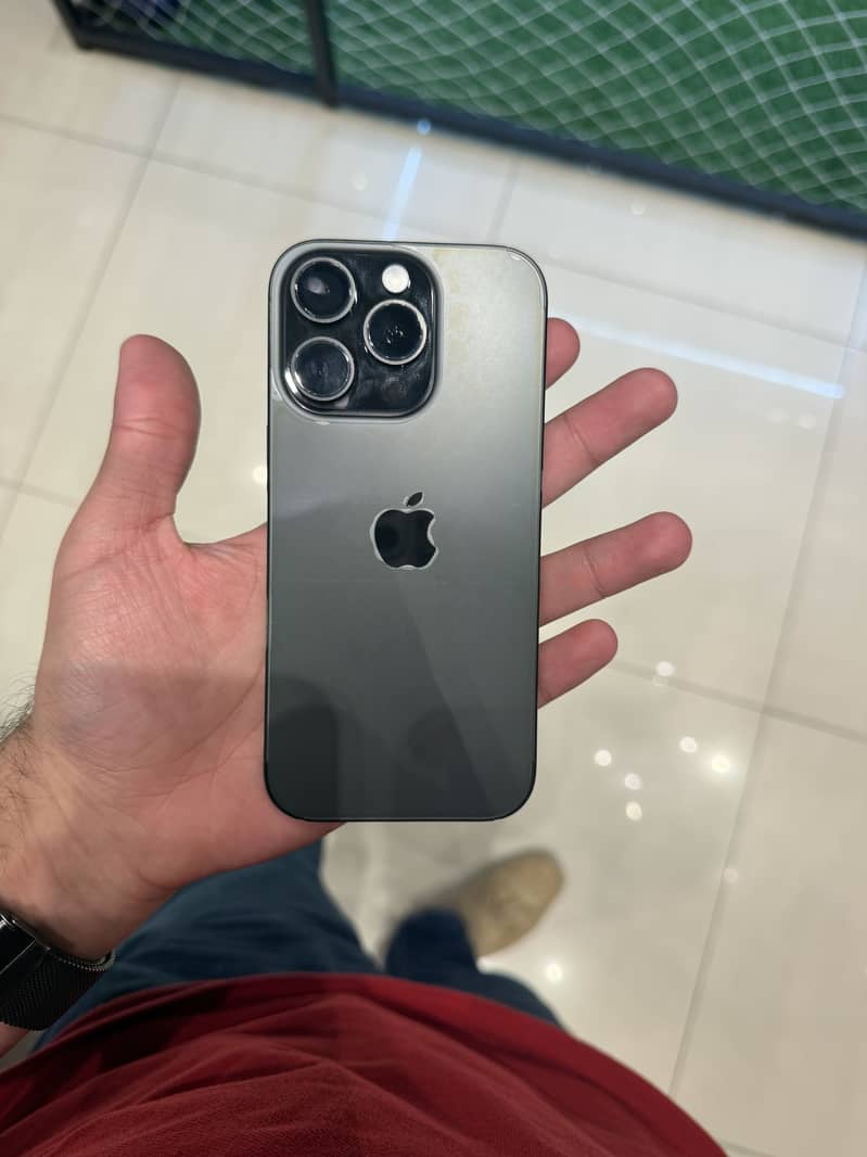 Apple iPhone 16 Pro 3