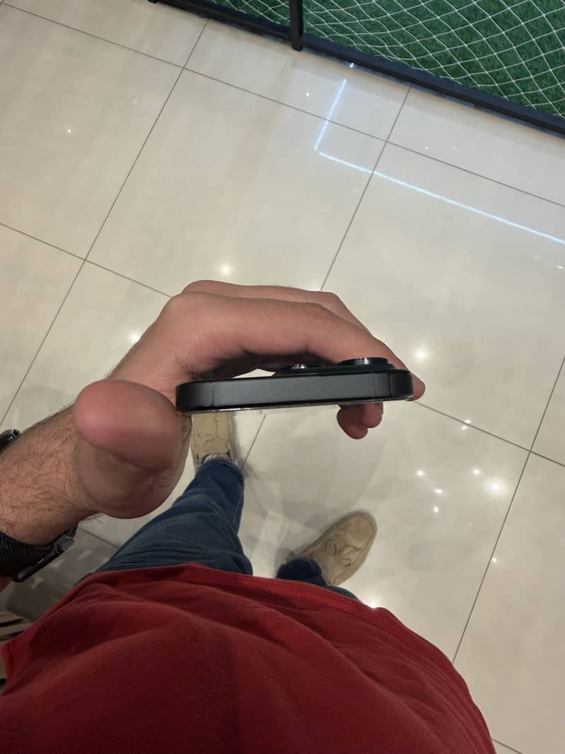 Apple iPhone 16 Pro 4