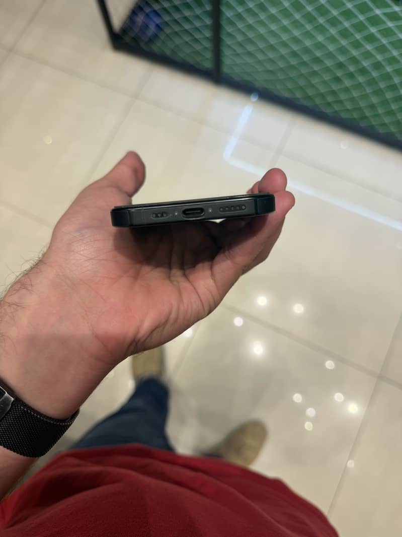 Apple iPhone 16 Pro 6