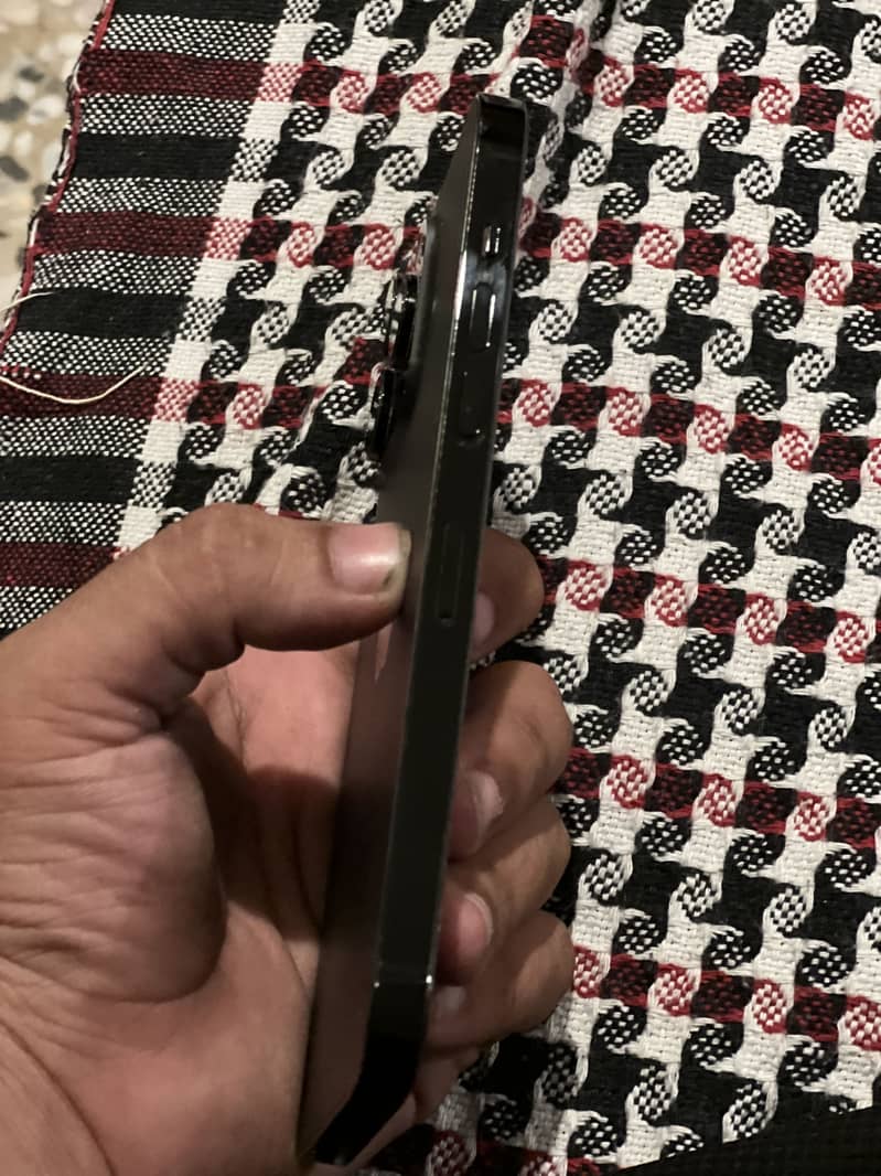 Apple iPhone 14 Pro Max 4