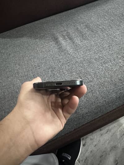 Apple iPhone 16
