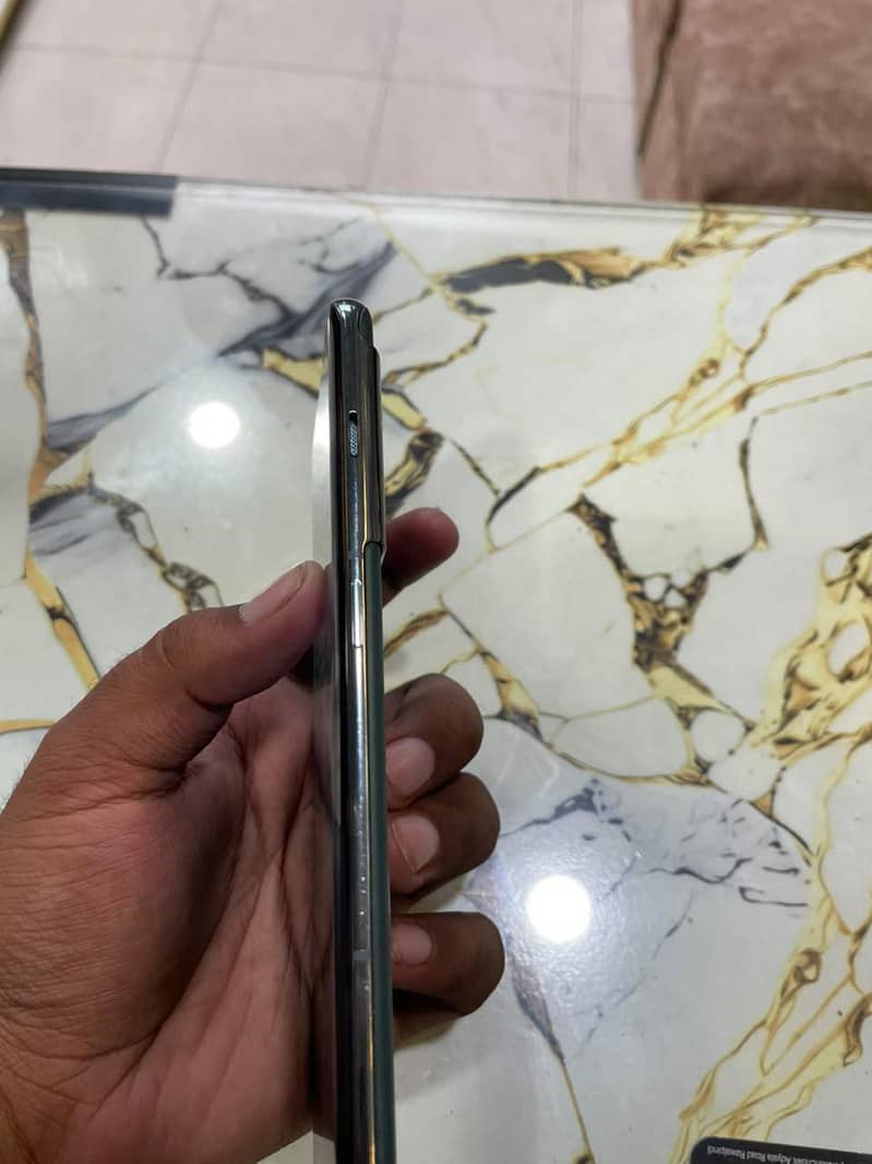 One Plus 10 Pro 4