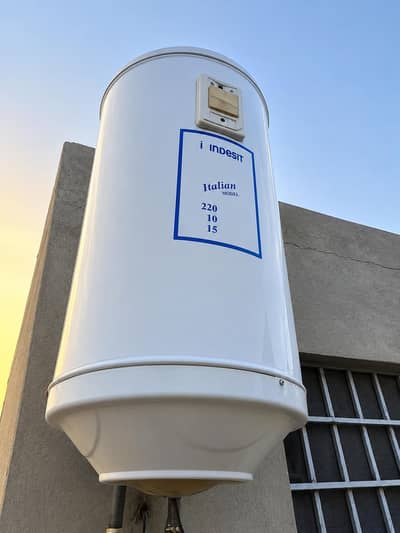 Electric geyser 15 Gallon used condition 10/10