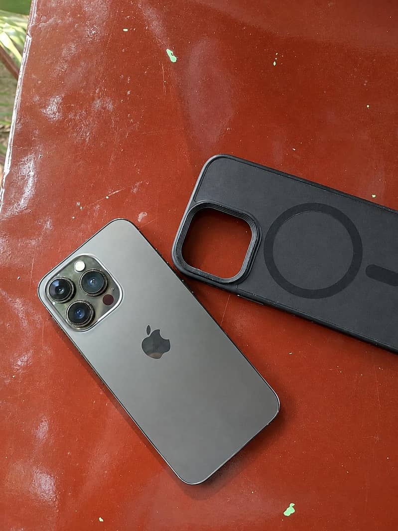 Apple iPhone 13 Pro 0