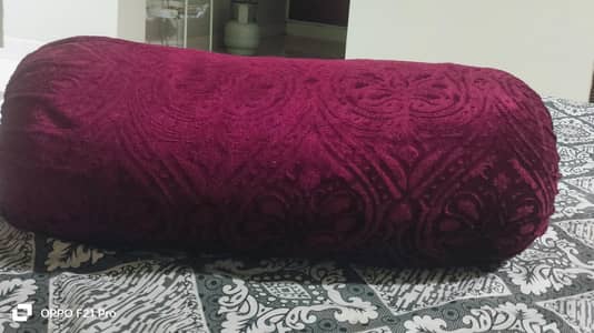 4 round Pillow with velvet colour
