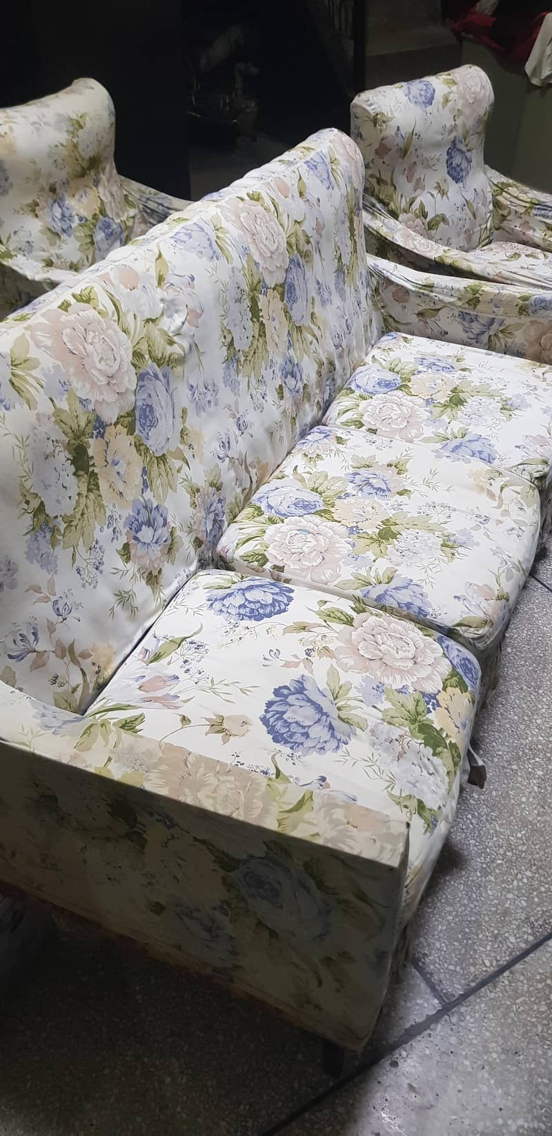 3 seater + 2 single seater sofas 0