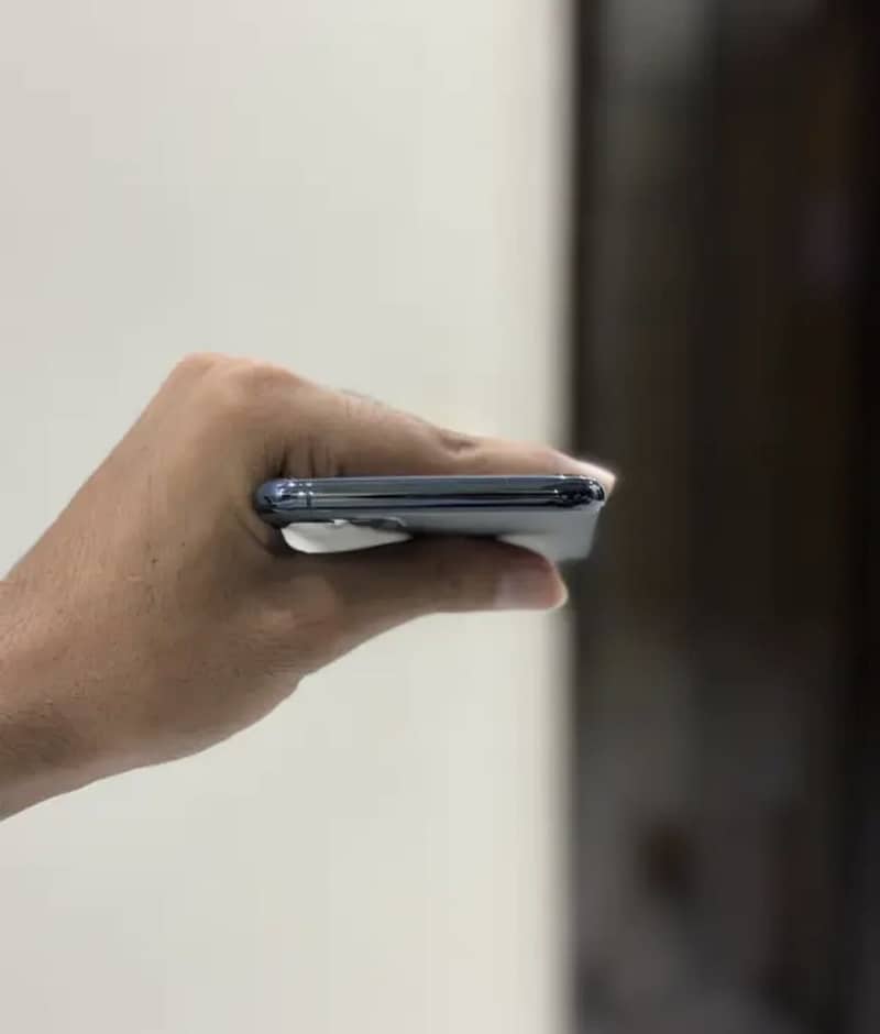Apple iPhone 11 Pro Max 2