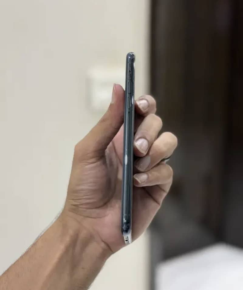 Apple iPhone 11 Pro Max 3