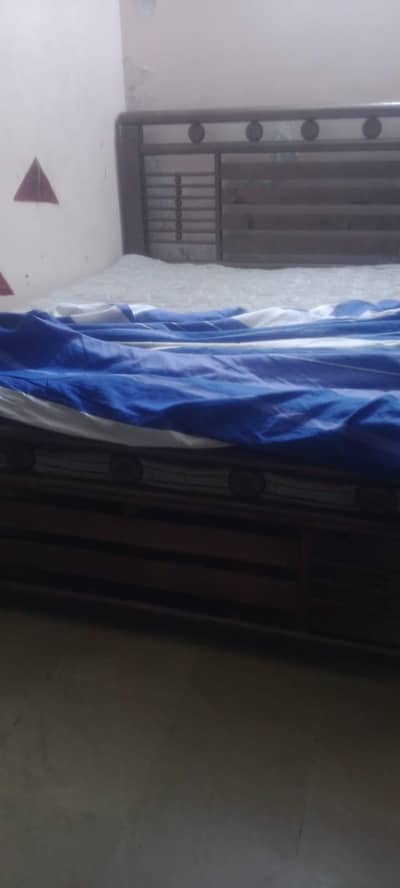 queen size iron bed with mattress
