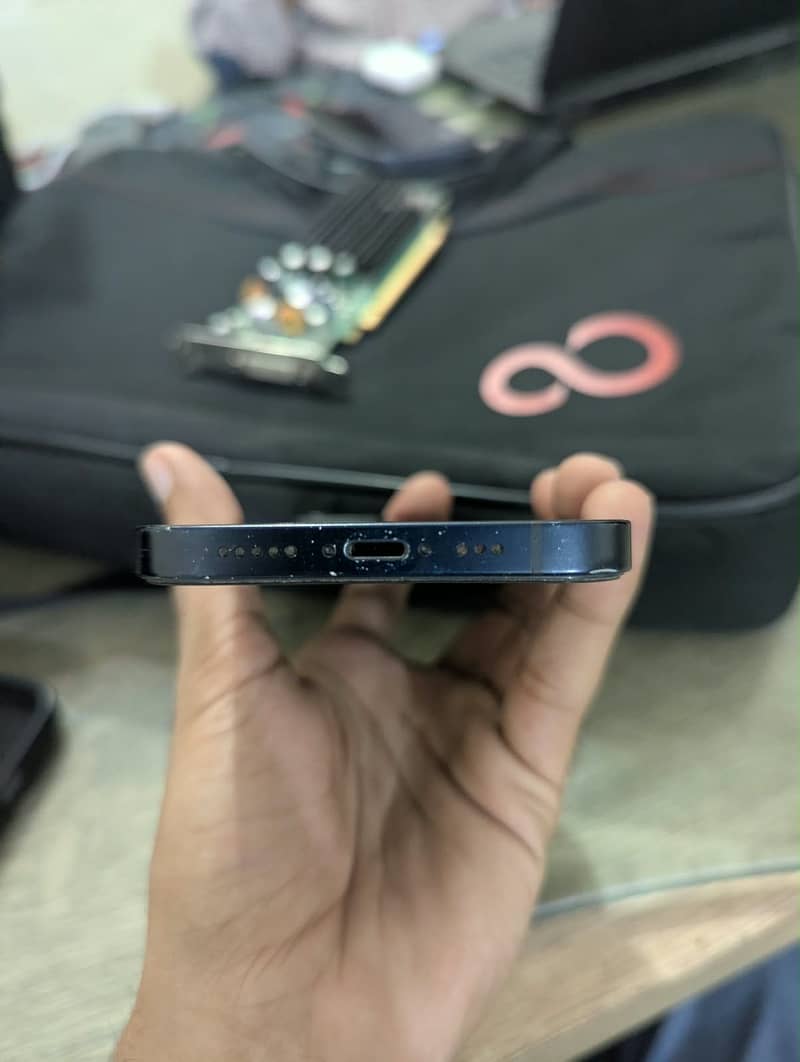 Apple iPhone 12 6