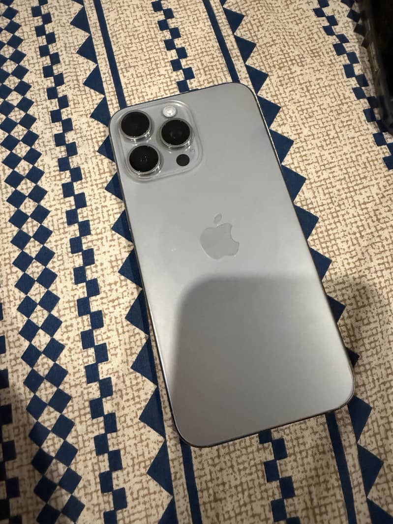 Apple iPhone 15 Pro Max 0