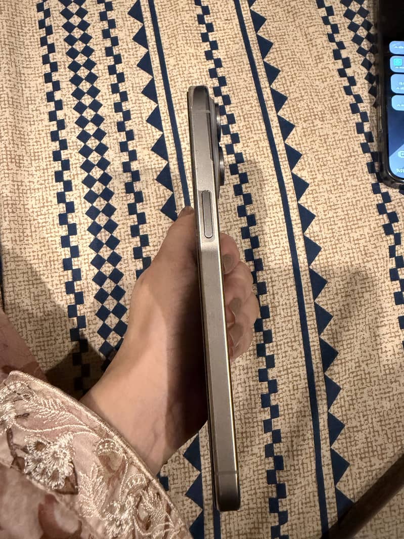 Apple iPhone 15 Pro Max 2