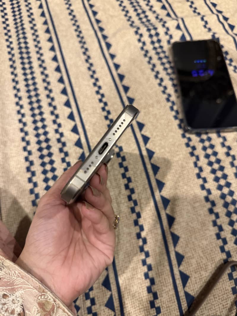 Apple iPhone 15 Pro Max 3