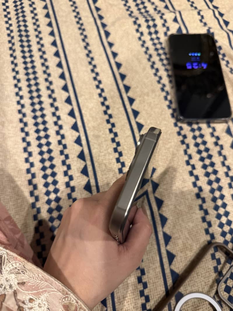 Apple iPhone 15 Pro Max 4
