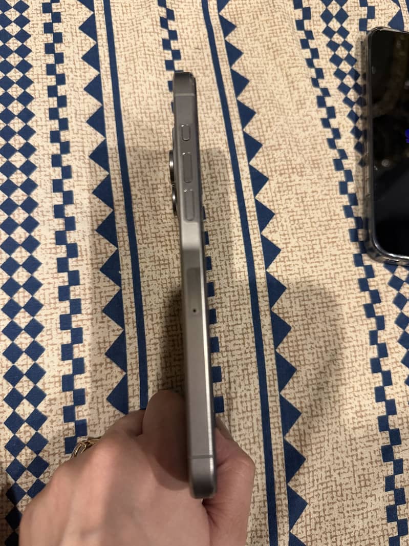 Apple iPhone 15 Pro Max 5