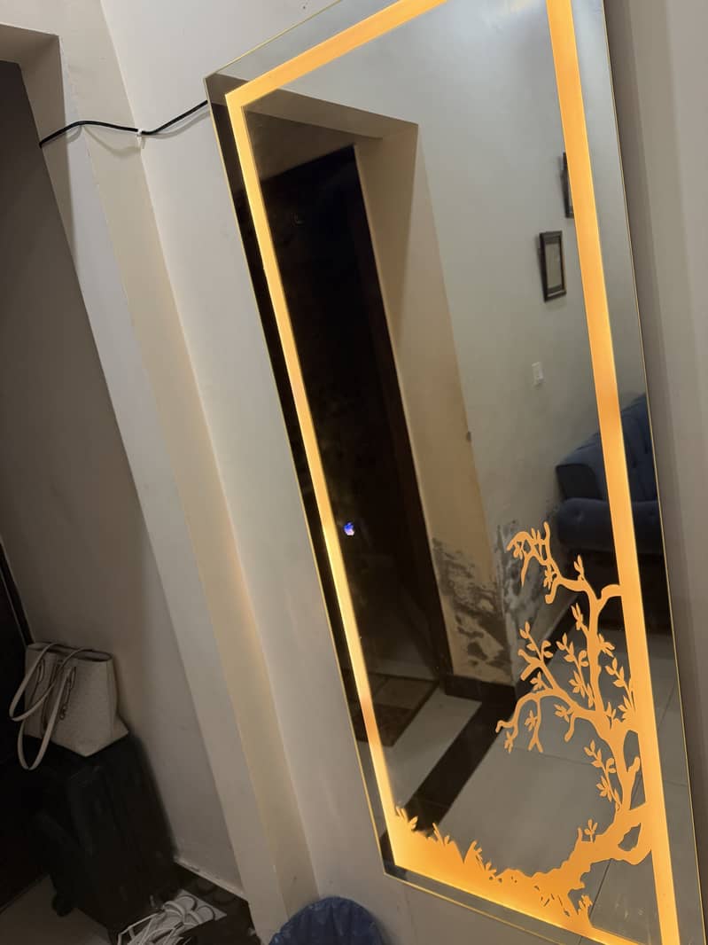 Sofa combed and mirror 3