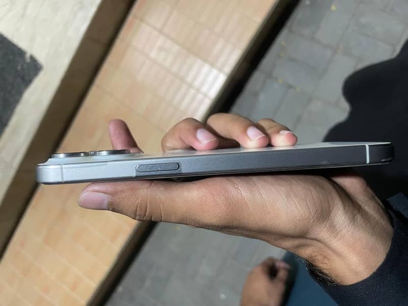iPhone 15 Pro Max 5