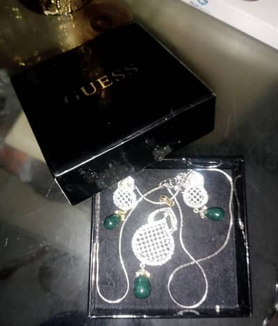 GUESS Jewellery Artificial Set Box