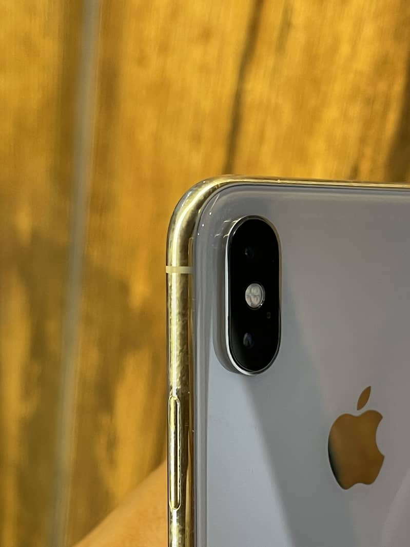 Apple iPhone X 5