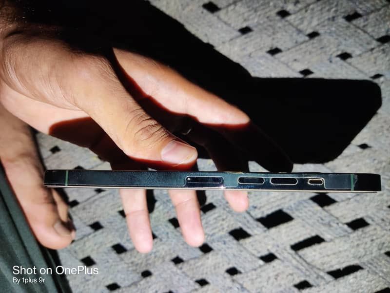 Apple iPhone 13 Pro Max 4