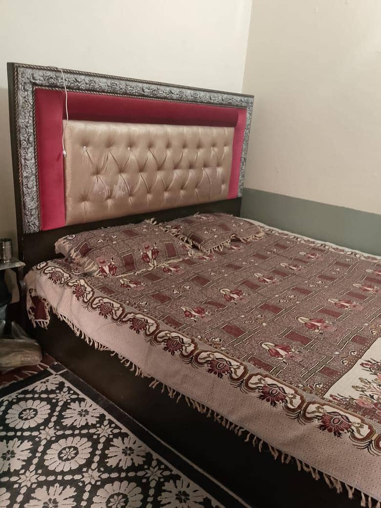 Bed and Dressing table 0