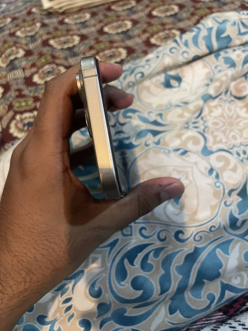 Apple iPhone 15 Pro Max 5