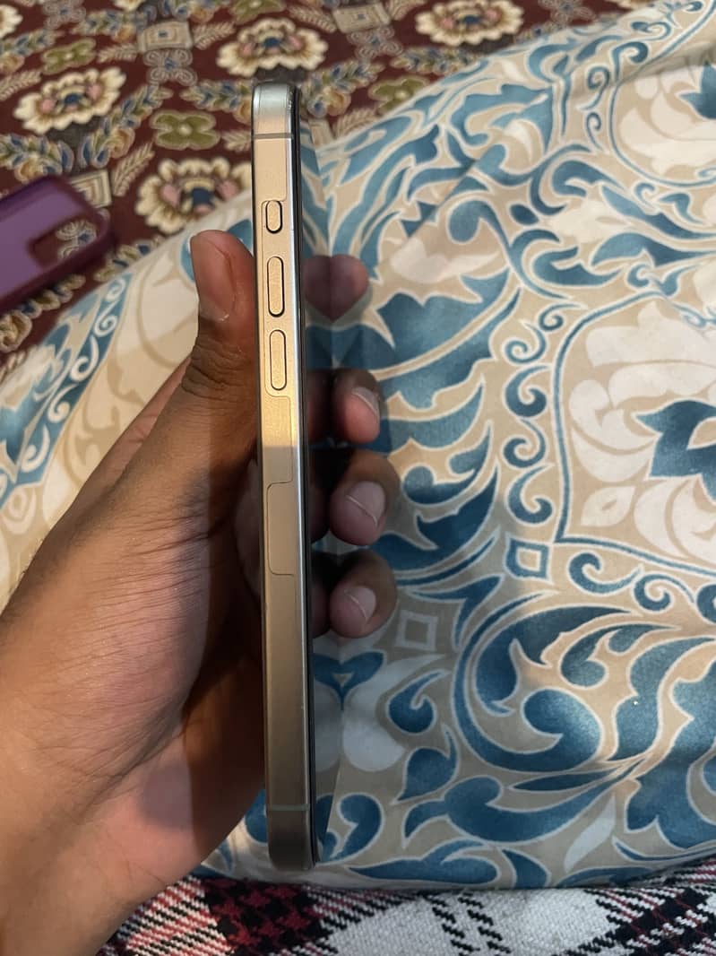 Apple iPhone 15 Pro Max 7