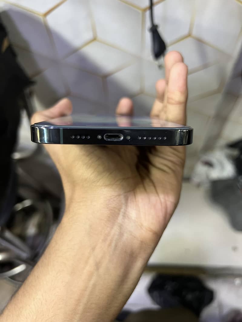 Apple iPhone 13 Pro Max 4