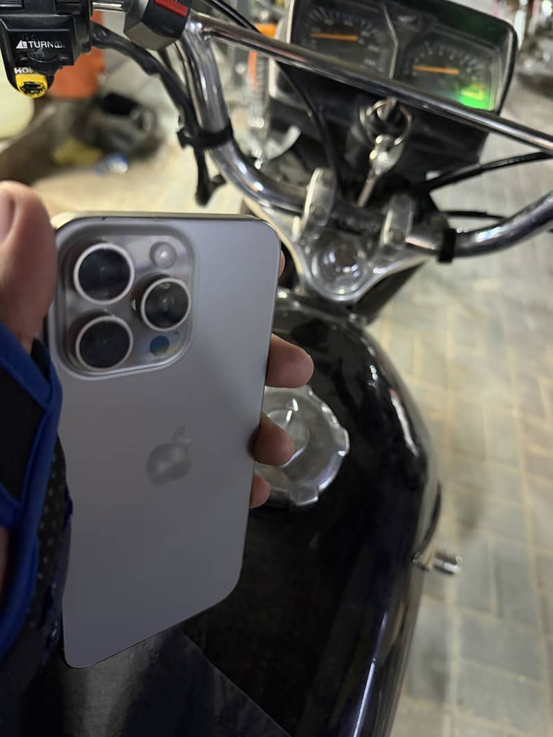 Apple iPhone 15 Pro Max 2