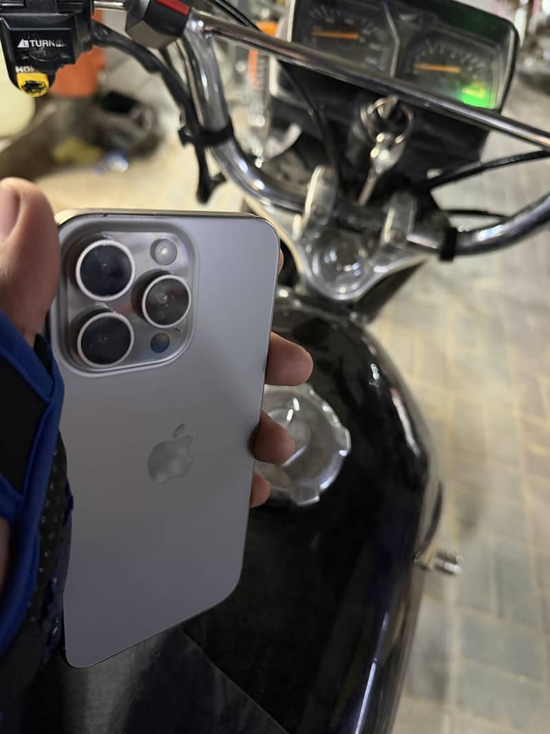Apple iPhone 15 Pro Max 5