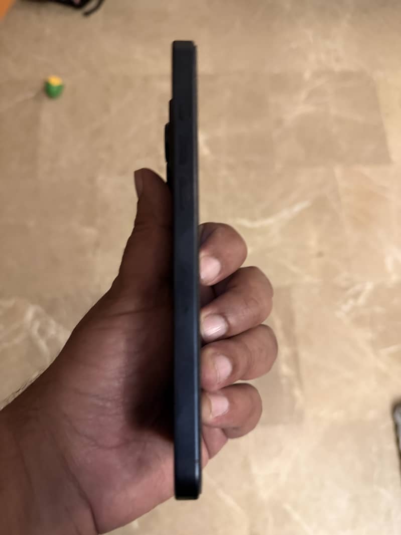 Apple iPhone 15 Pro Max 3