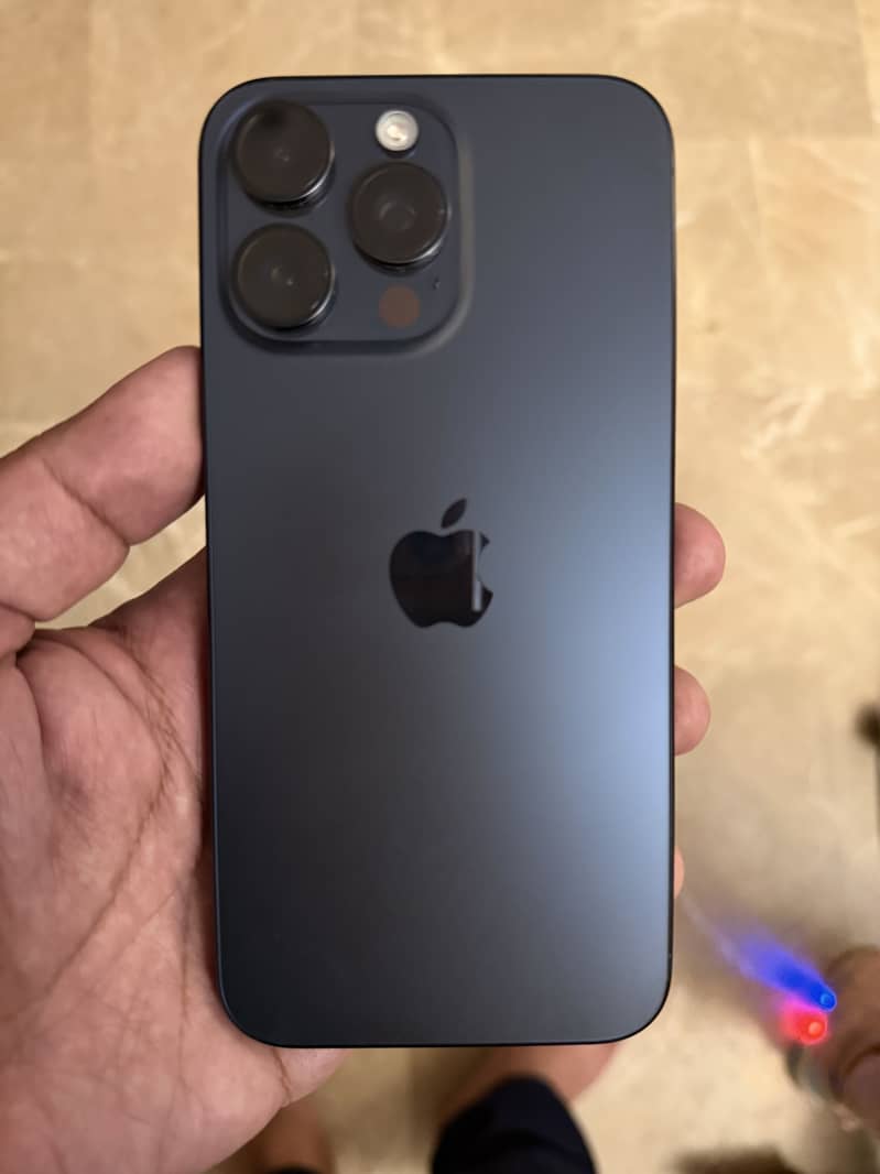 Apple iPhone 15 Pro Max 4