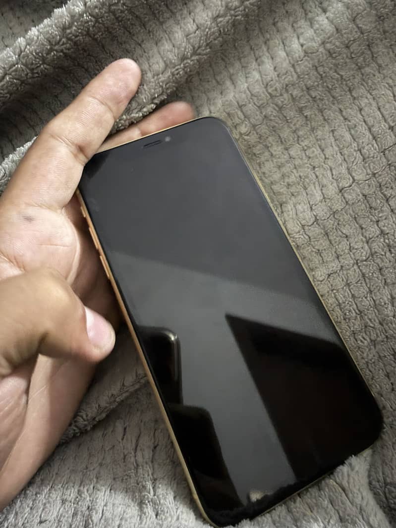 Apple iPhone XR 0