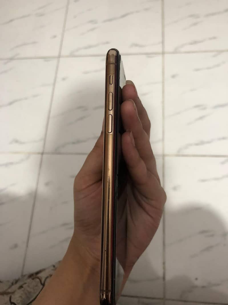 Apple iPhone 11 Pro Max 2