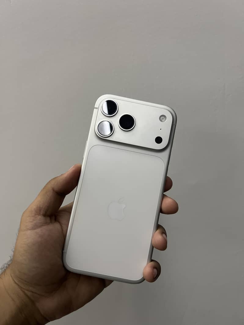 Apple iPhone 17 Pro Max 0