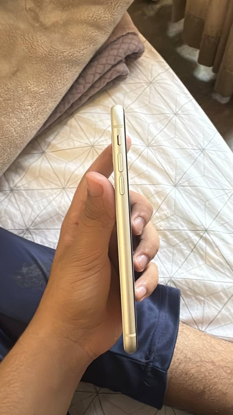 Apple iPhone 11 6