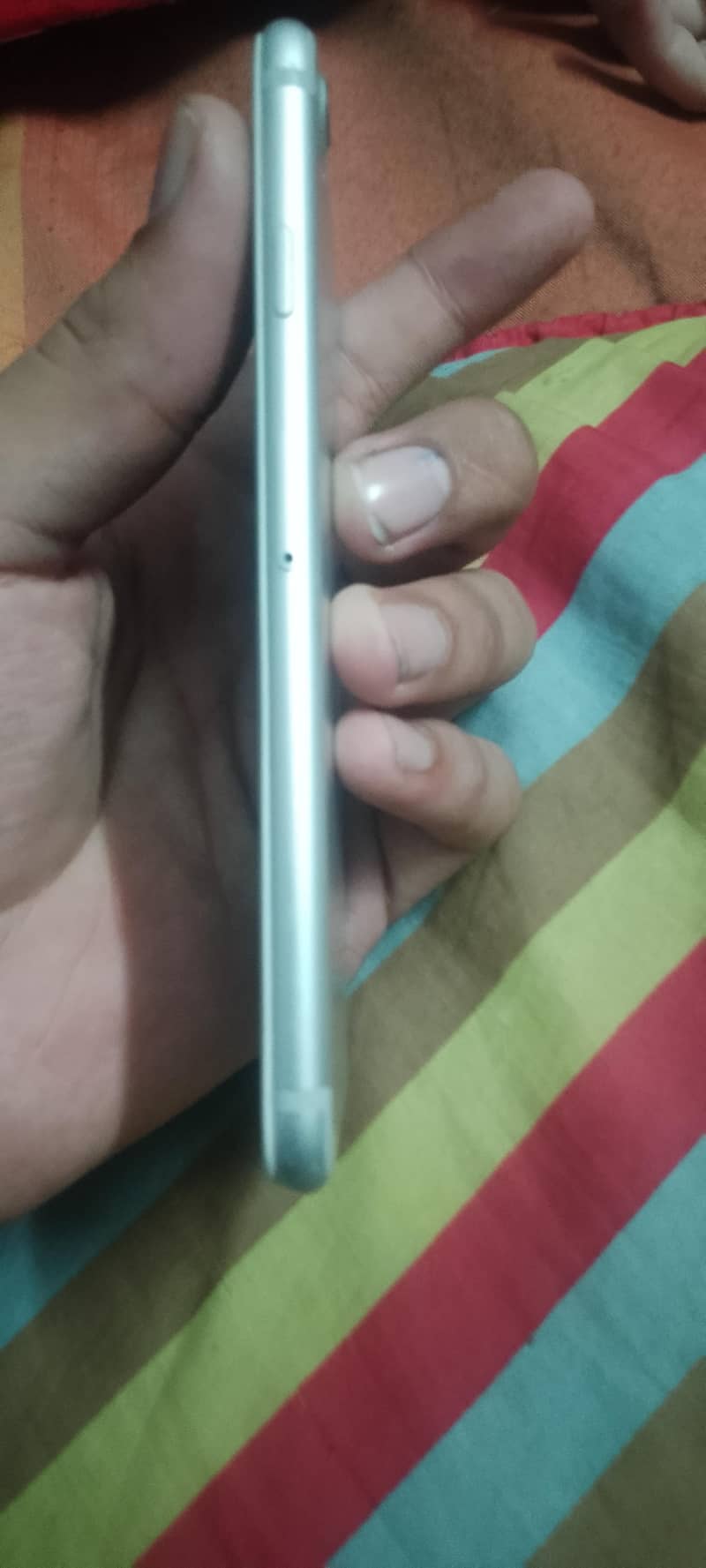 Apple iPhone 7 2