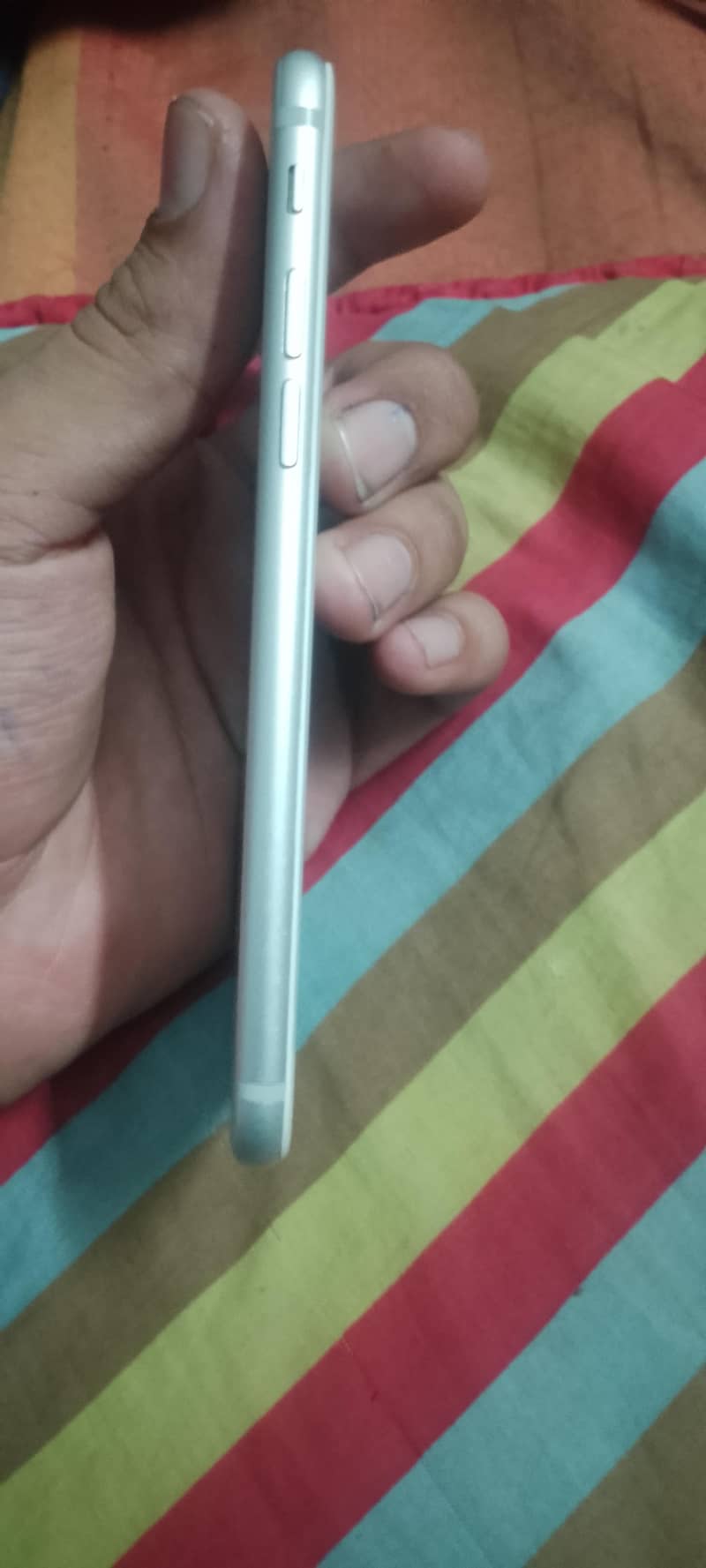 Apple iPhone 7 4