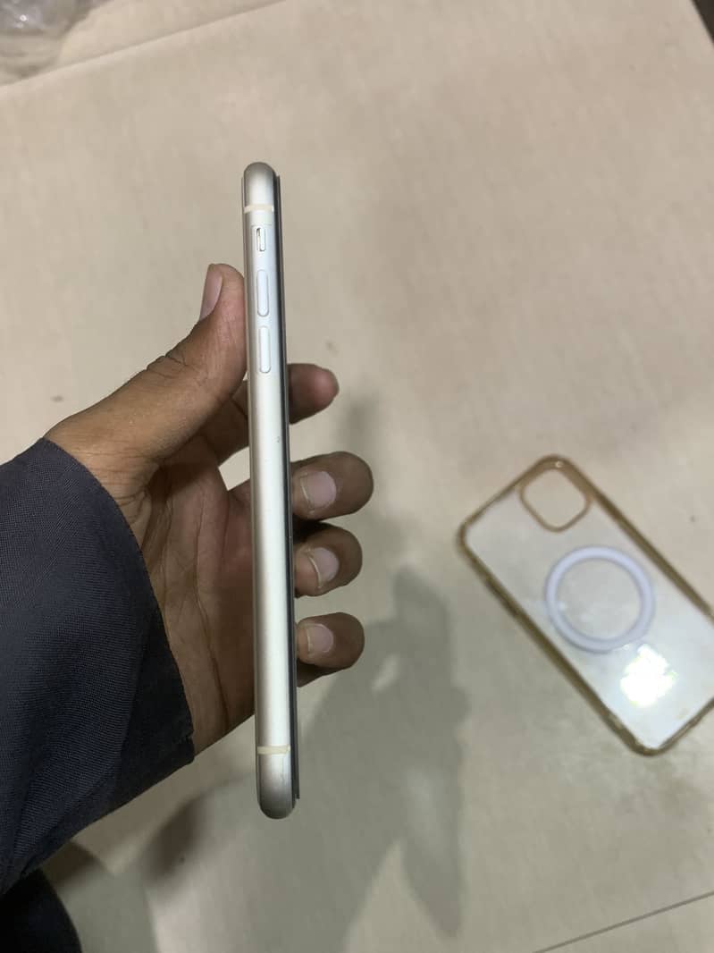 Apple iPhone 11 3