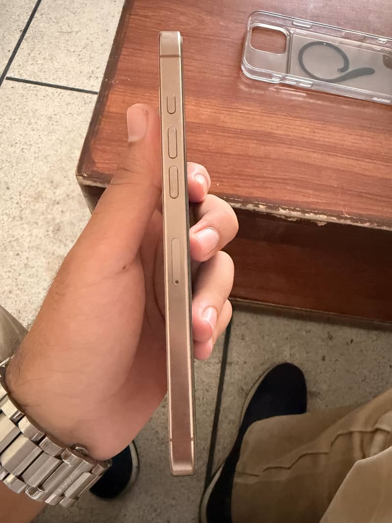 Apple iPhone 16 Pro Max 3