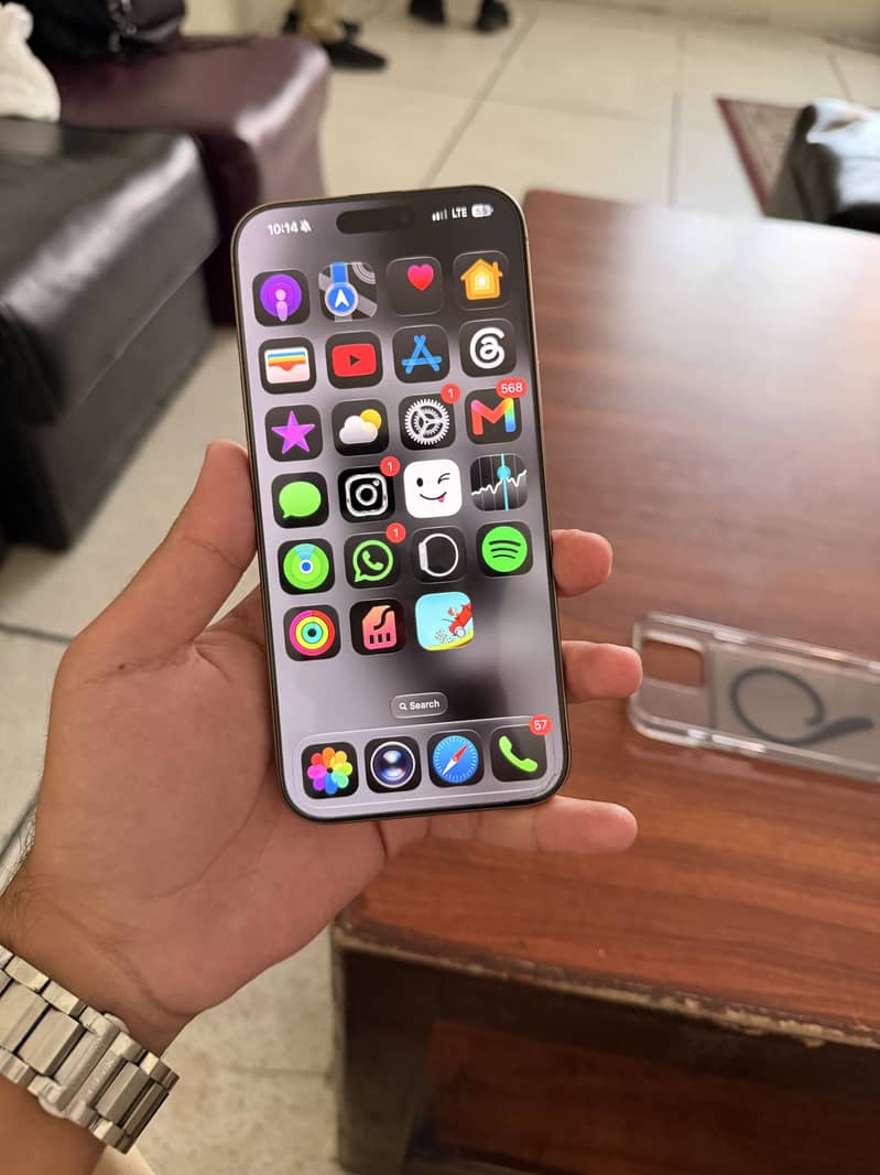 Apple iPhone 16 Pro Max 8
