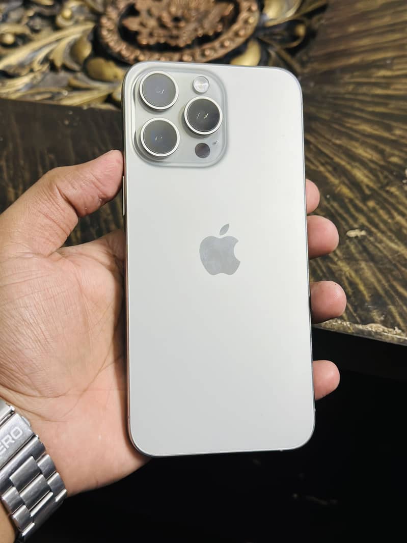 Apple iPhone 15 Pro Max 2