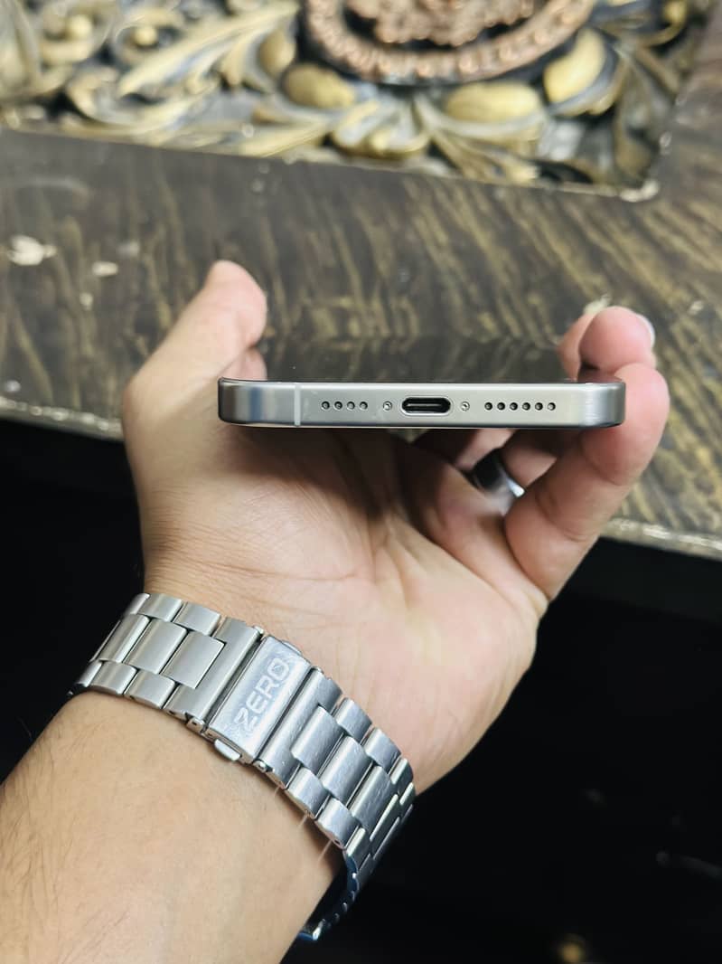 Apple iPhone 15 Pro Max 3
