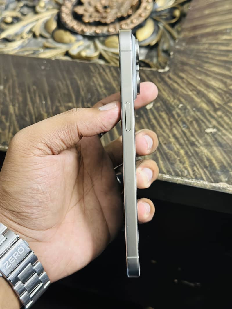 Apple iPhone 15 Pro Max 4