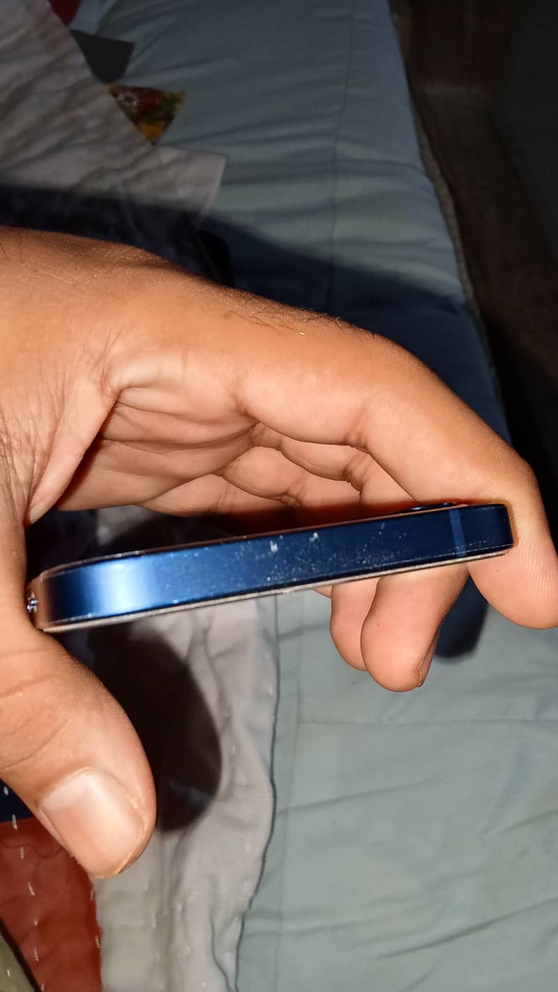 Apple iPhone 12 3
